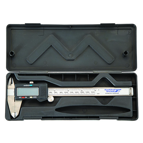 Entdecke den Frankford Arsenal Electronic Caliper! 📏 Präzise Messungen für dein Nachladen, inklusive praktischem Etui und Zusatzbatterie.