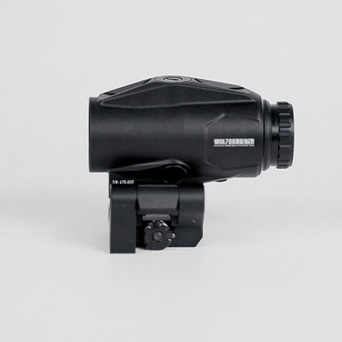 Der Teiwaz Hybrid 5x20mm Magnifier bietet eine moderne ballistische Absehen, IP67 wasserdicht, Flip-to-Side-Montage und ermöglicht sofortige Distanzschätzung.