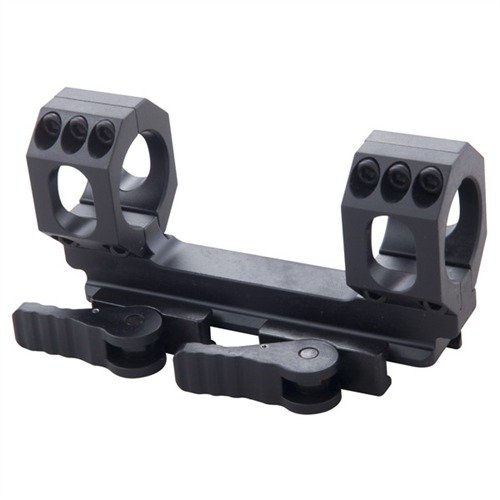 Entdecke die RECON-S No Offset Scope Mount von American Defense! 🔧 Schnellverschluss, ultra-sichere Passform und stabiler Halt auf Picatinny-Schienen.