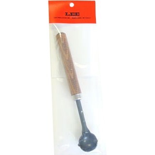 Entdecke die LEAD LADLE von LEE PRECISION! Ideal zum Gießen von Geschossen, mit Holzgriff und Eisenkelle. 🔥 Perfekt für deine Projekte!