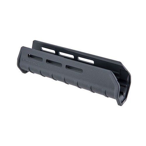 Entdecke den MOSSBERG 590/590A1 MOE M-LOK Forend in Grau. 🔧 Einfach zu montieren, modular und perfekt für deine Schrotflinte!