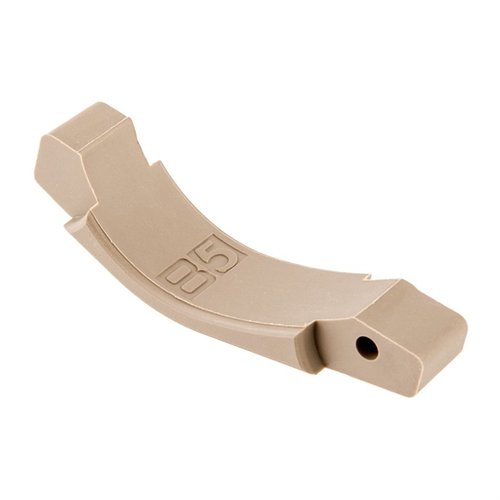Upgrade deinen AR-15 mit dem B5 Systems Trigger Guard in Flat Dark Earth! 🛡️ Ideal für kalte Tage und taktische Einsätze.
