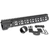 Entdecke den AR-15 Combat Handguard 🛡️ mit M-LOK, der dir maximale Anpassungsmöglichkeiten bietet. Robustes Aluminium, 12.625" lang und komplett in den USA gefertigt.