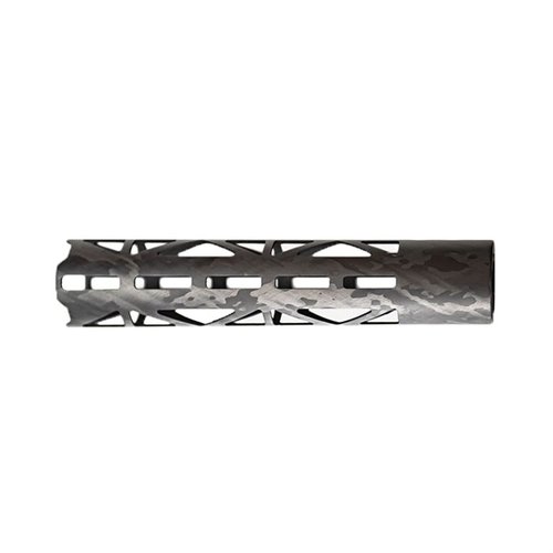 Entdecke den AR-15 10" Carbon Fiber Handguard 🛡️ von Battle Arms Development für optimale Wärmeableitung und geringes Gewicht. Perfekt für den Schießstand!