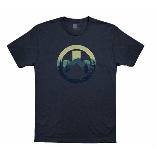 Entdecke das CASCADE ICON LOGO CVC T-SHIRT in Navy Heather! 🌊 Bequem, langlebig und perfekt für jeden Anlass. Jetzt in 2X-Large erhältlich!