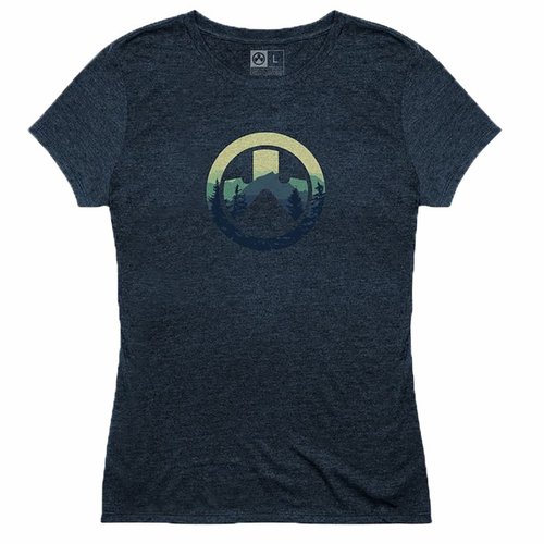 Entdecke das MAGPUL Women's Cascade Icon Logo T-Shirt in Navy Heather: bequem, strapazierfähig und perfekt für jede Gelegenheit. Erhältlich in Größen bis 2X-Large.
