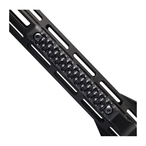 Entdecke die M-LOK PANEL 3 SLOT HYDRA in Schwarz. 🐉 Robuste G10-Materialien und eine einzigartige Textur für deinen Handschutz!