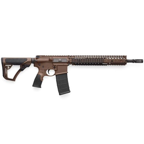 Entdecke die Daniel Defense M4A1 Mil Spec+ 5.56 Carbine 🔥 mit 14.5" Lauf und 30-Round Kapazität für präzises Schießen!