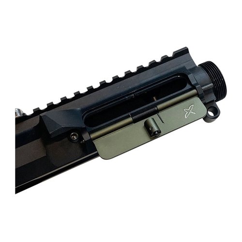 Entdecke den Ejection Port Cover von Forward Controls Design! 🛠️ Mit Twin Dimple für besseren Halt und Funktionalität, perfekt für dein AR-15.