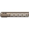 Der MOD 4 Handguard von Aero Precision bietet robuste 6061-T6 Aluminiumkonstruktion, 7-seitigen M-LOK™, und 4 verstärkte QD-Sockets für maximale Anpassung und Stabilität.