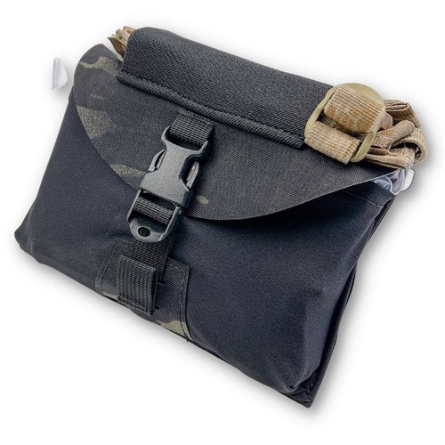 Der IFAS Individual First Aid System Pouch von GBRS Group bietet MOLLE-Kompatibilität, einen verstellbaren Verschluss und Platz für Tourniquets – ideal für Notfälle!