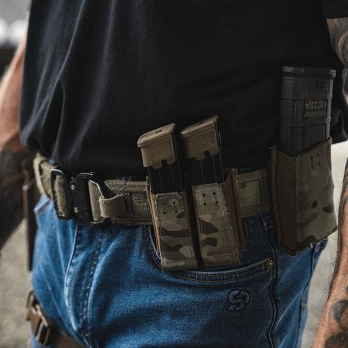 Das GBRS Group Assaulter Belt System V3 bietet eine leichte, flexible und stabile Plattform für Ausrüstung und Holster, ideal für den Einsatz im Gelände.