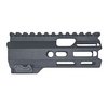 Der CORE ELITE OPERATIONS CEO GEN 2 M-LOK Handguard bietet eine stabile, freischwebende Konstruktion, eine einfache Montage und ist mit M-LOK Zubehör kompatibel.