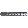 Der CORE ELITE OPERATIONS CEO GEN 2 M-LOK® Handguard bietet eine robuste monolithische Konstruktion, M-LOK Befestigungspunkte und einfache Montage ohne Werkzeug.