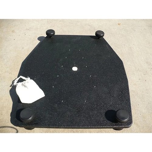 Die Ransom Master Series Base Plate bietet eine stabile Basis mit 4 Höhenverstellknöpfen und einer Rino-Beschichtung für Langlebigkeit und Schutz.