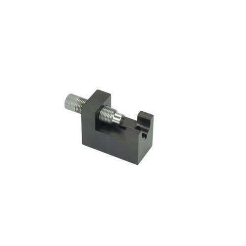 Zerlege deinen AR-15 Bolzen sicher mit dem SINCLAIR AR-15 BOLT VISE 🔧. Halte Teile fest und vermeide Verluste beim Zusammenbau!