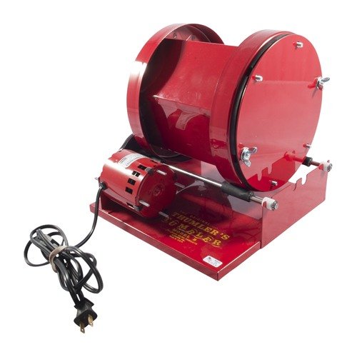 Der THUMLER'S MODEL "B" ROTARY TUMBLER reinigt bis zu 15 lbs. Material schnell, ist leise und langlebig, perfekt für ernsthafte Wiederlader und Gunsmiths.