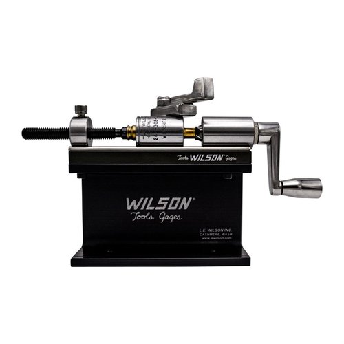Entdecke das Wilson Hülsenlängen-Trimmer-Kit! 🔧 Trimme präzise .17 - .45 Kaliber Hülsen mit langlebiger Edelstahloberfläche. Made in USA!